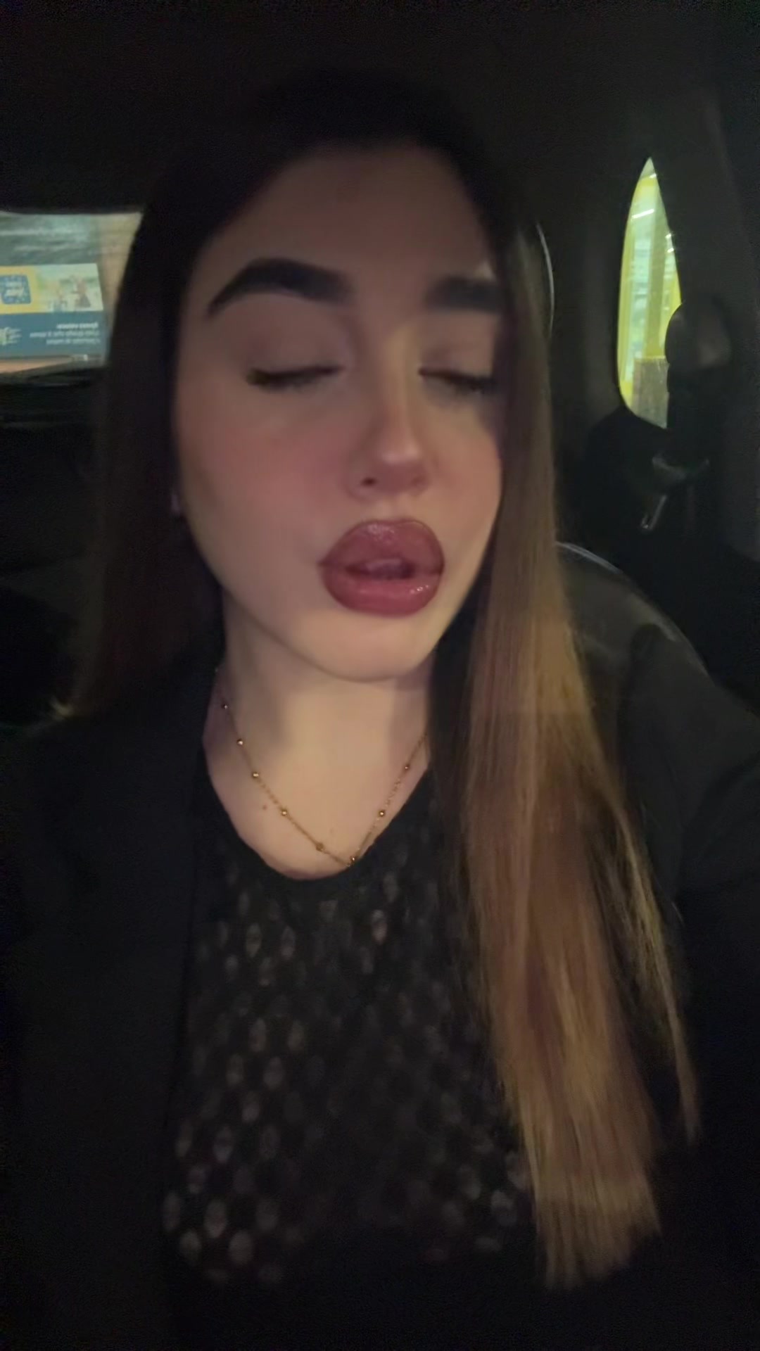 @Desi👧🏻