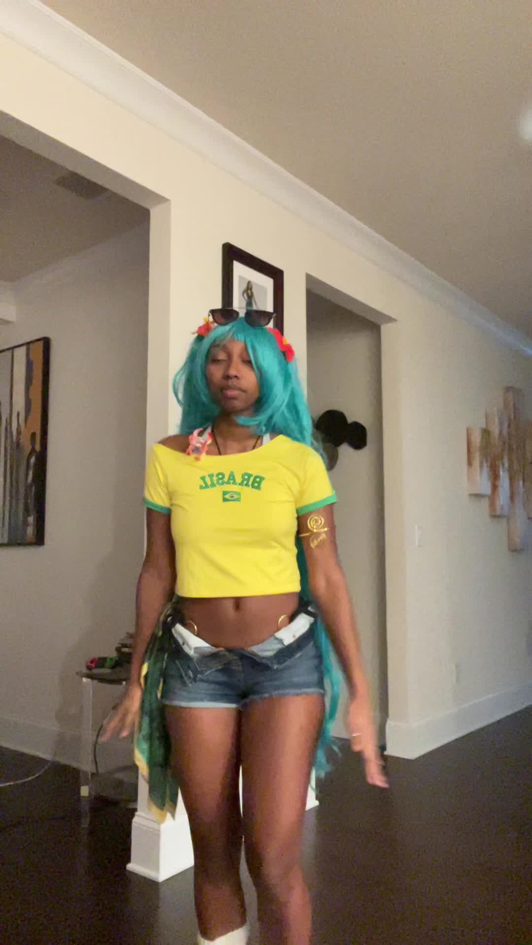 @lluna.cos