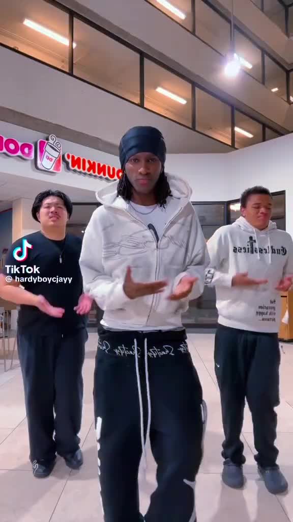 @RyZe Does Dances シ