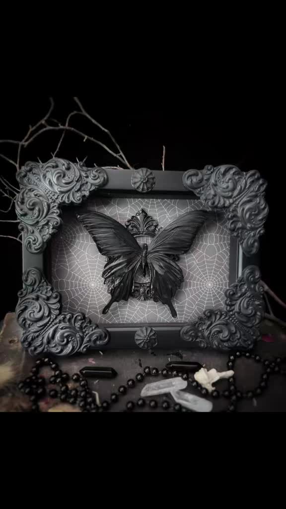 @🕯️Madame L’s Art Oddities🕯️