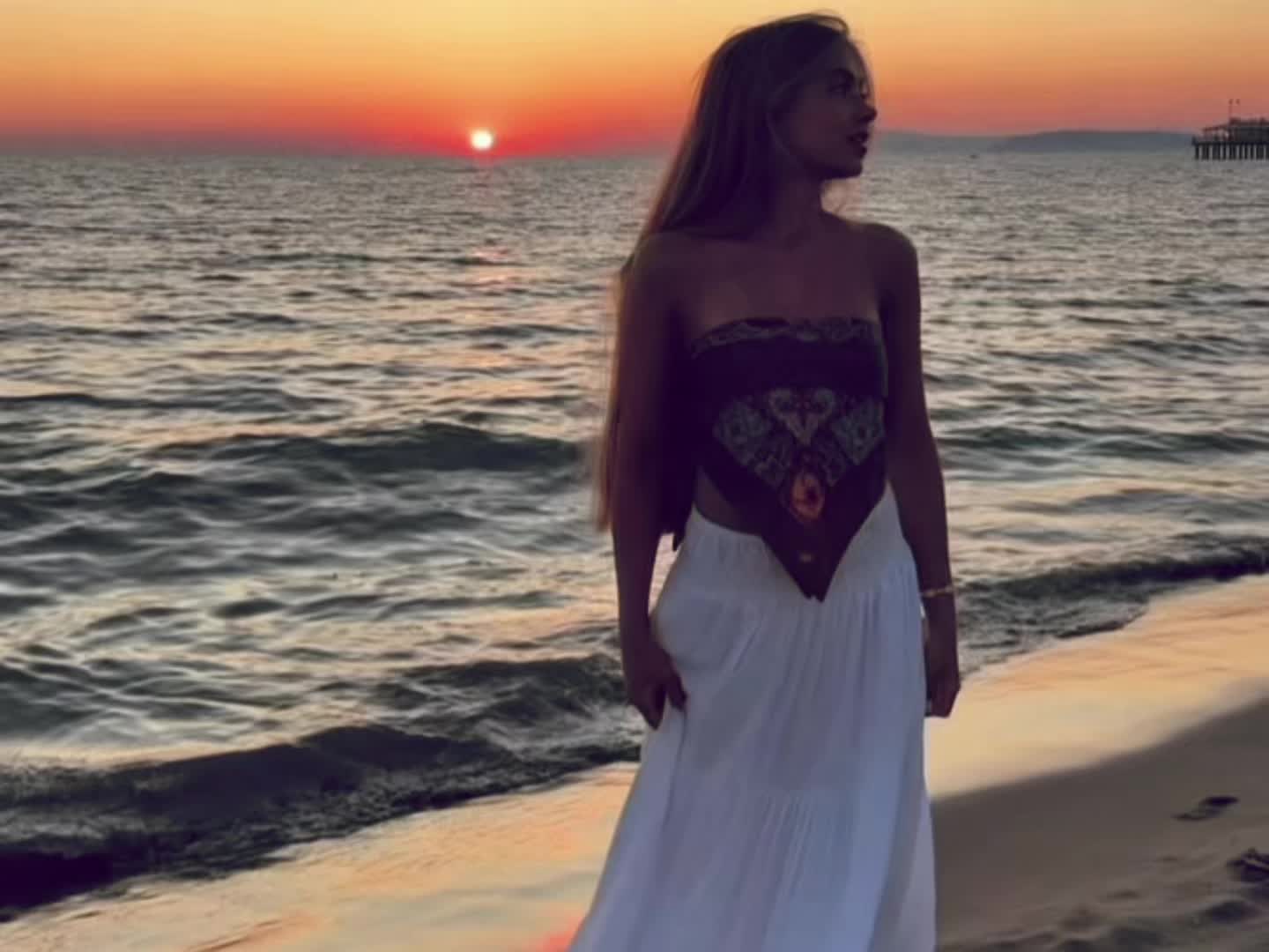 @Elena_<3