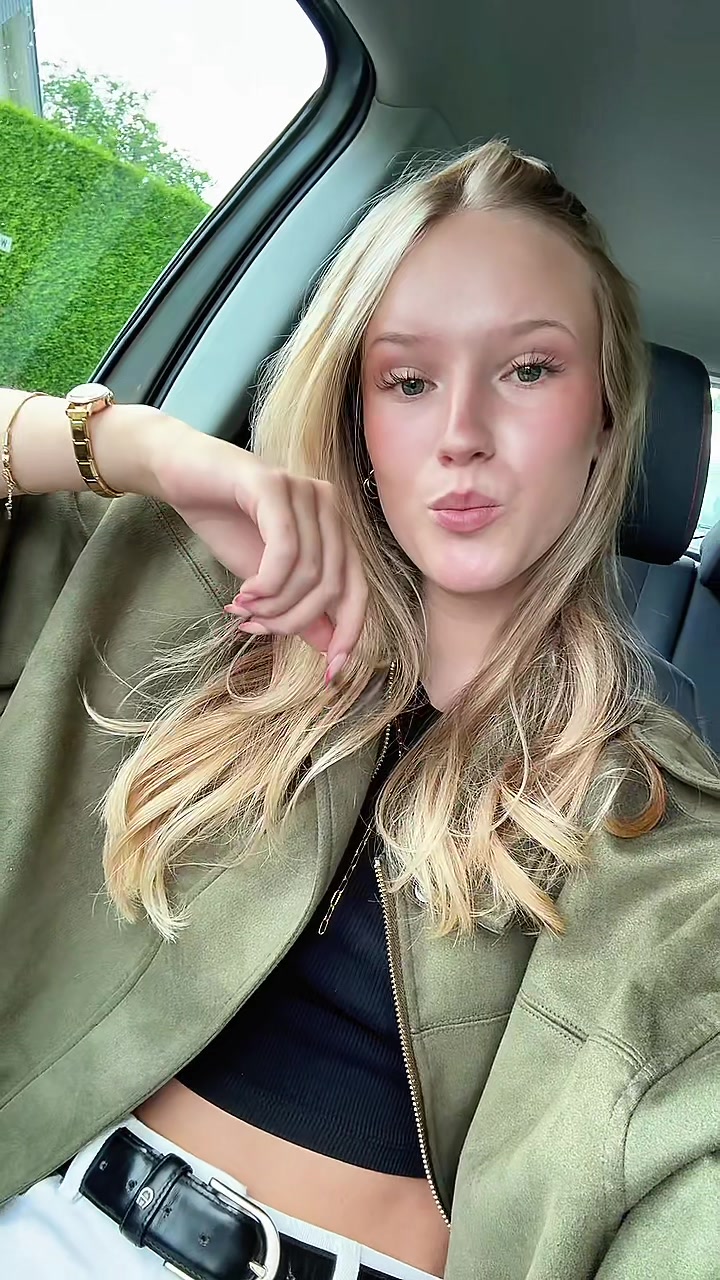 @𝐌𝐨𝐧𝐚