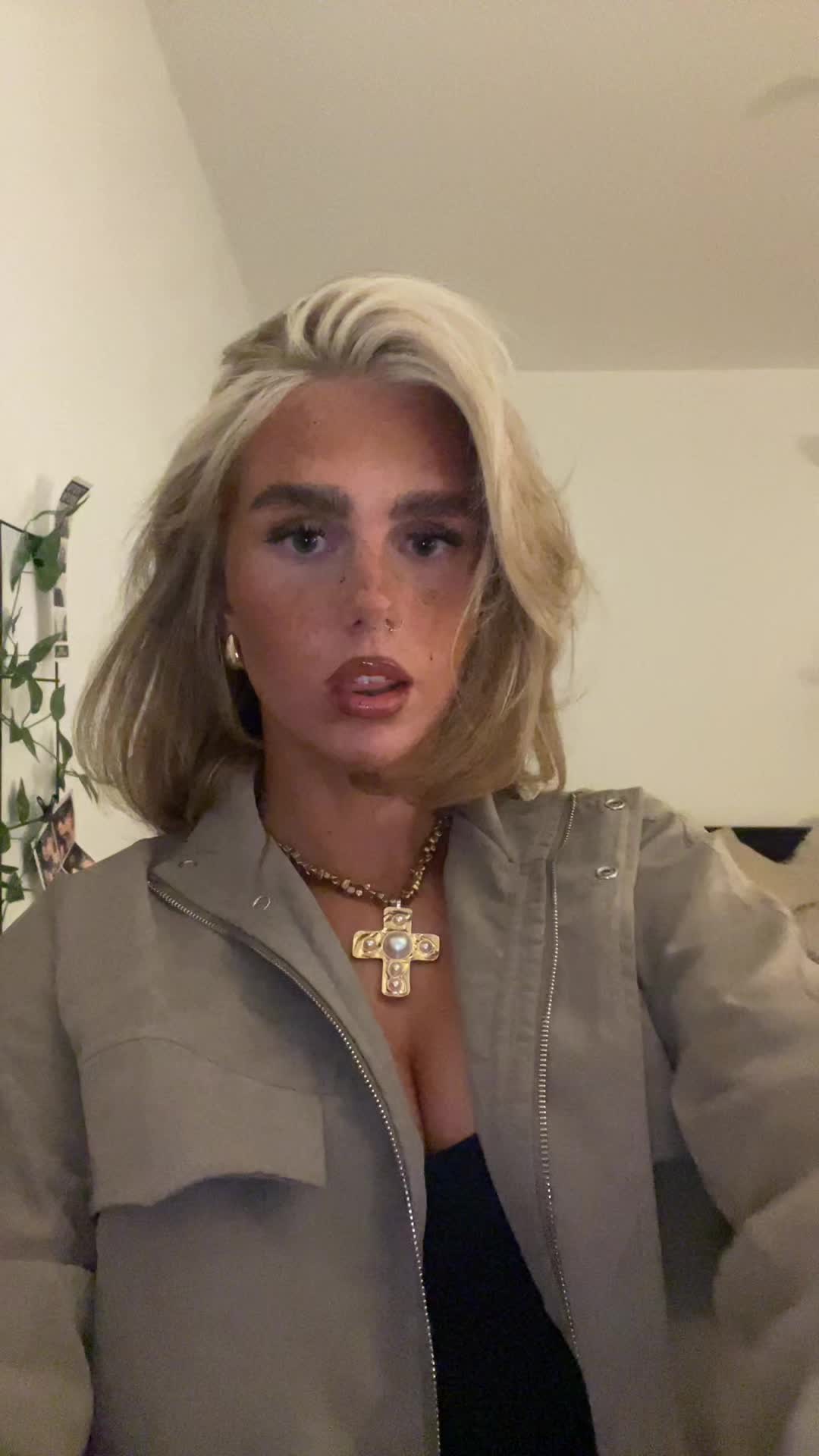 @scarlettduggan_