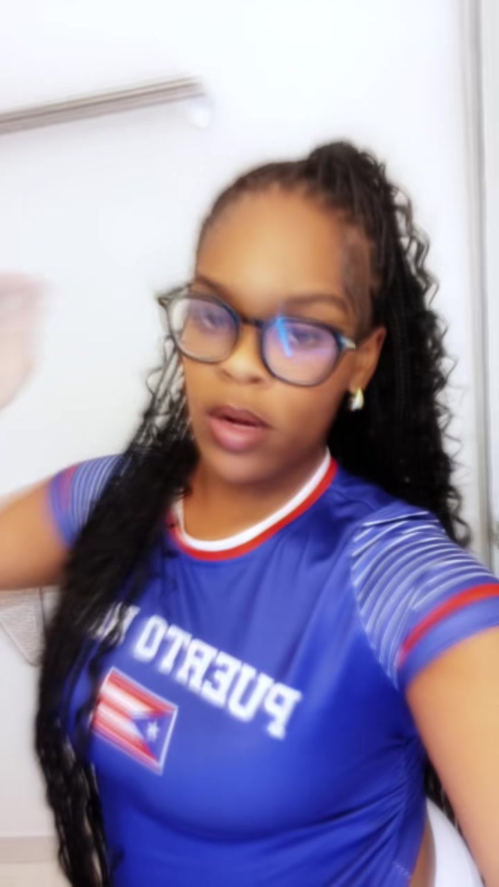 @girlwiththemissingtooth