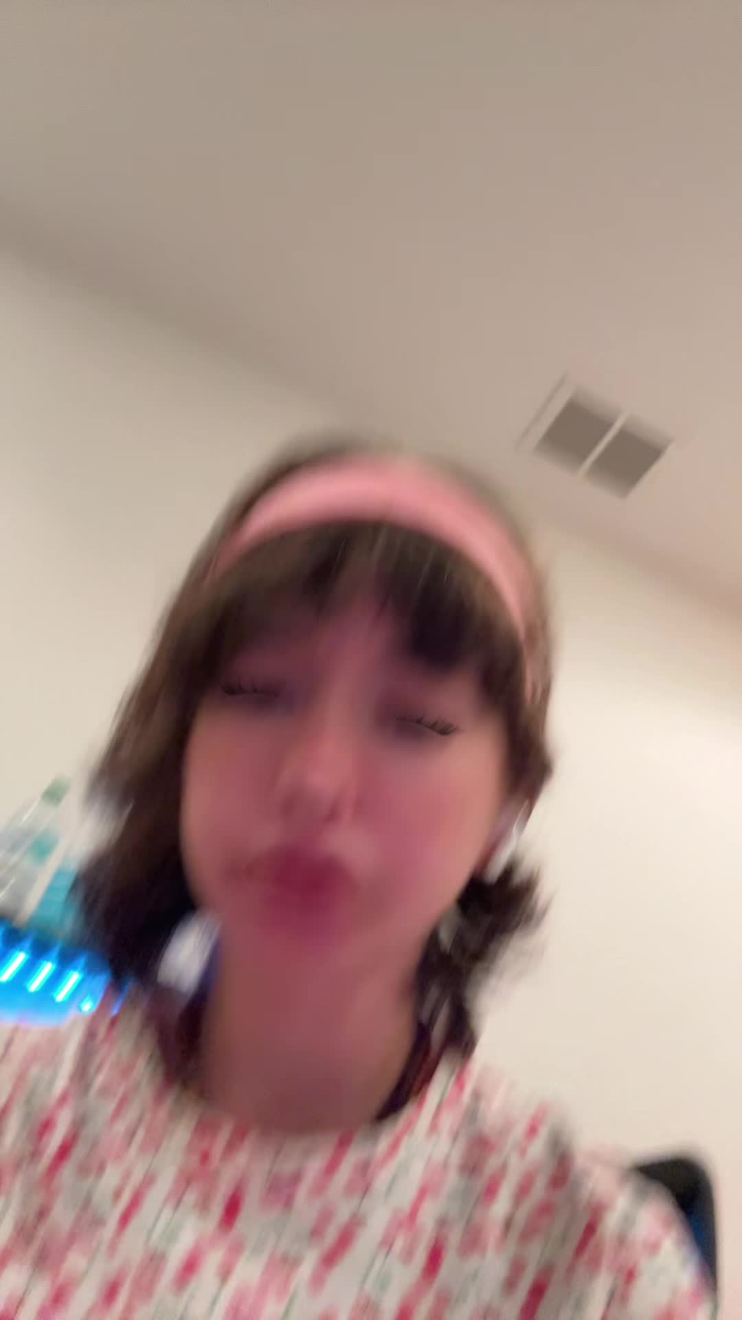 @Ur favorite_brunette