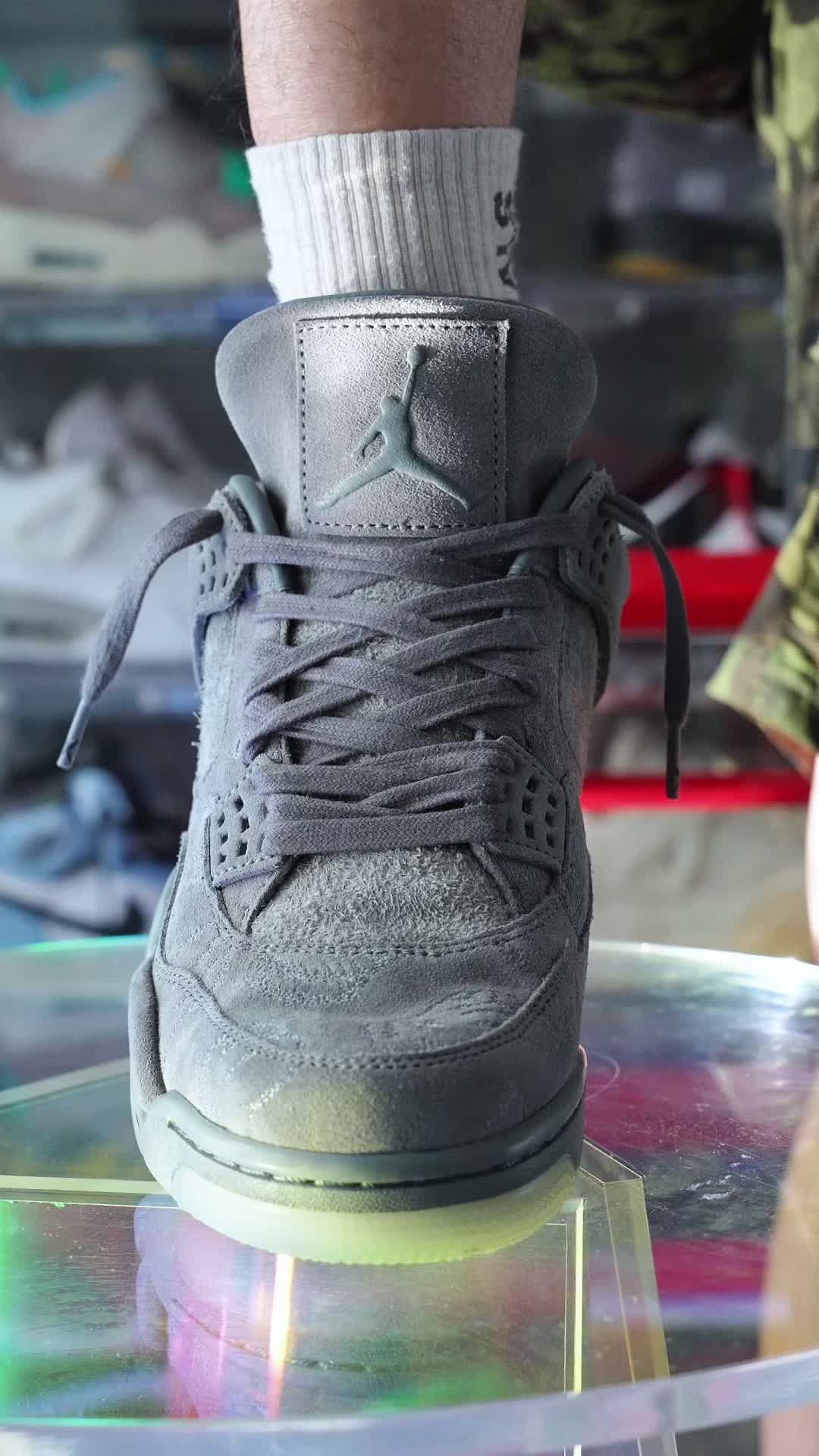 @Lacedsneaker