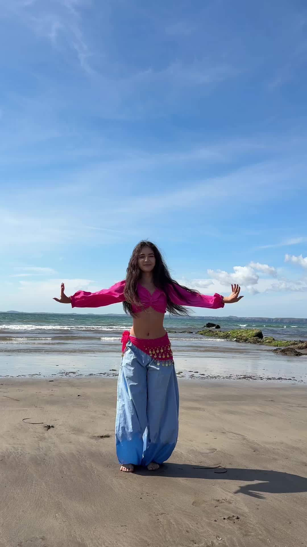 @lolabellydance