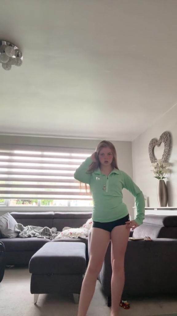 @holliedavies13