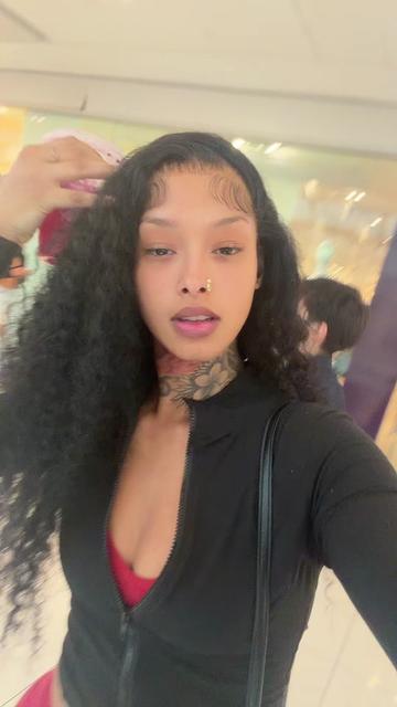 @Di 👩❤️💋👩