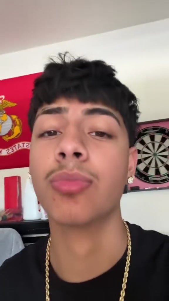 @￴
