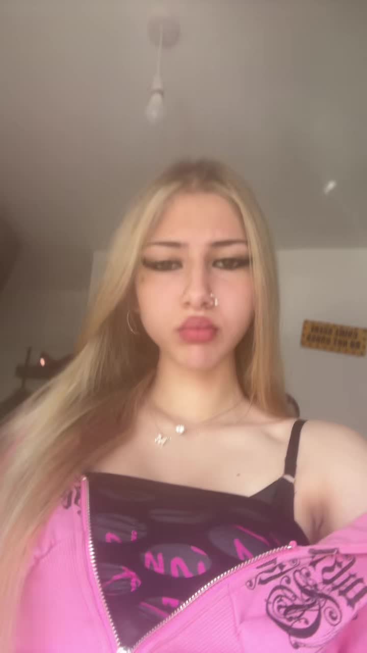 @๐๐ฌ๐ซ๐ ๐ฆ๐๐ ๐ชฝ