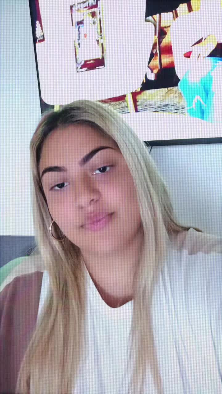 @Claudia_David