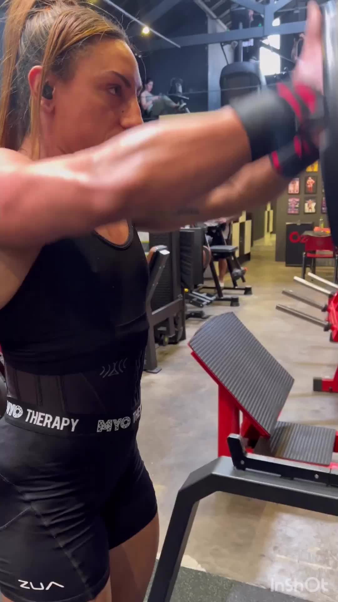 @musclegirls