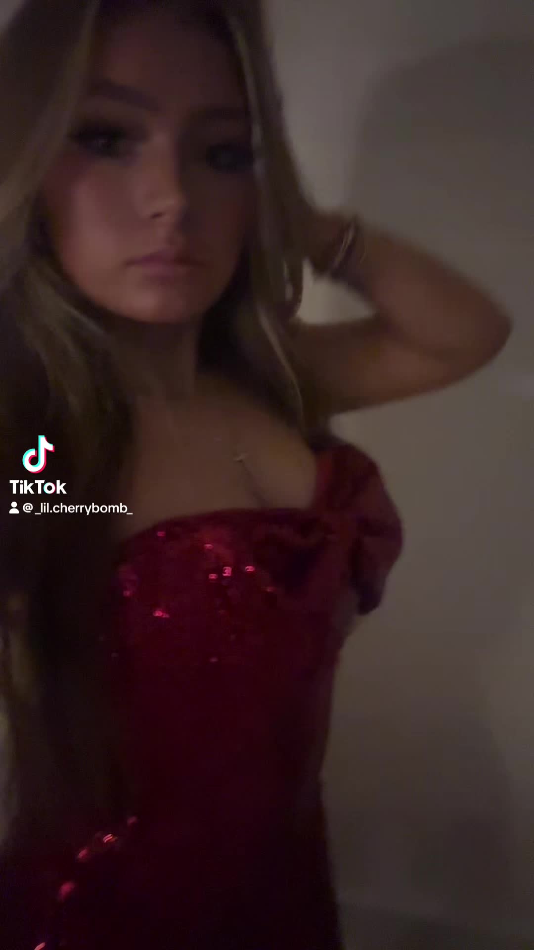 @𝔏𝔦𝔩 𝔠𝔥𝔢𝔯𝔯𝔶 𝔟𝔬𝔪𝔟