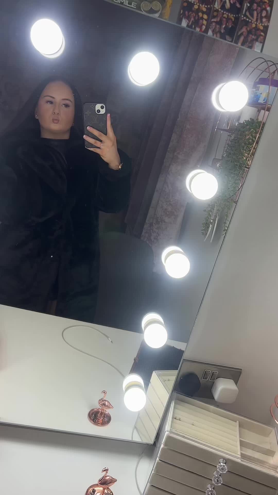 @Izz x