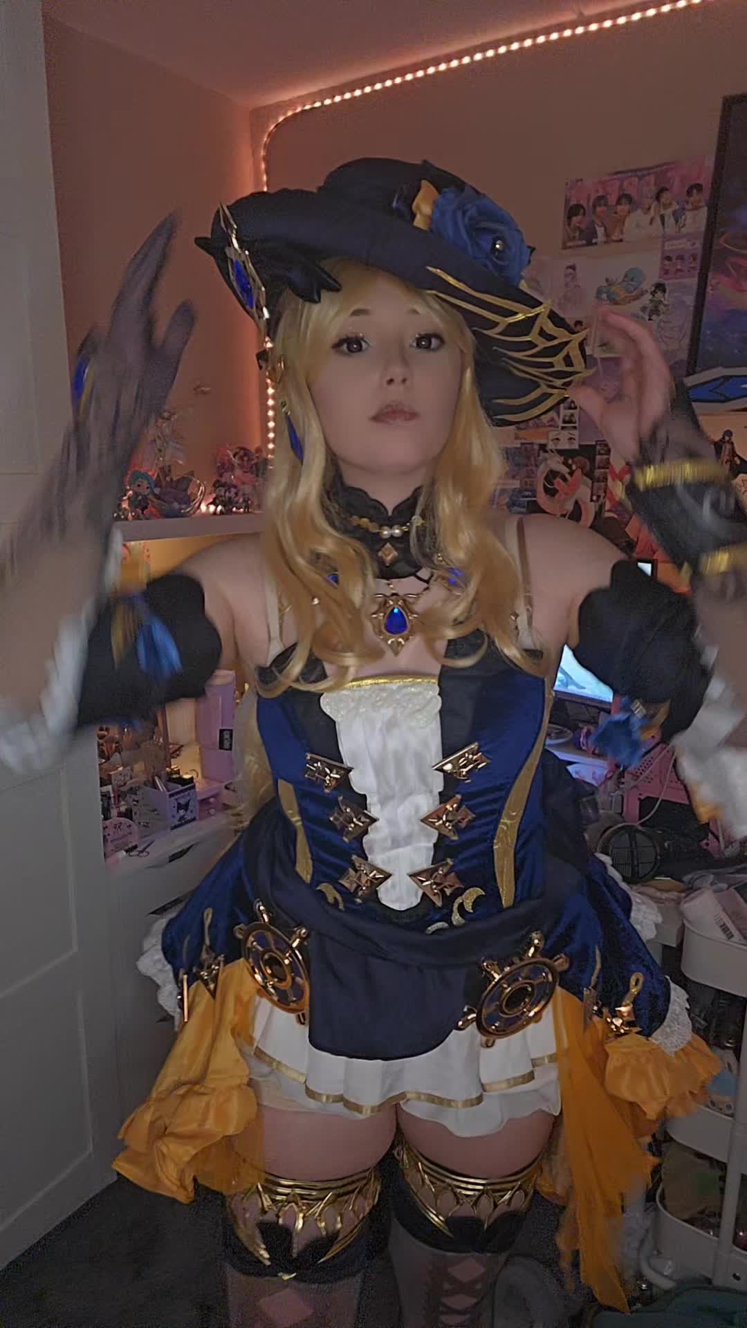 @୨ৎLaura