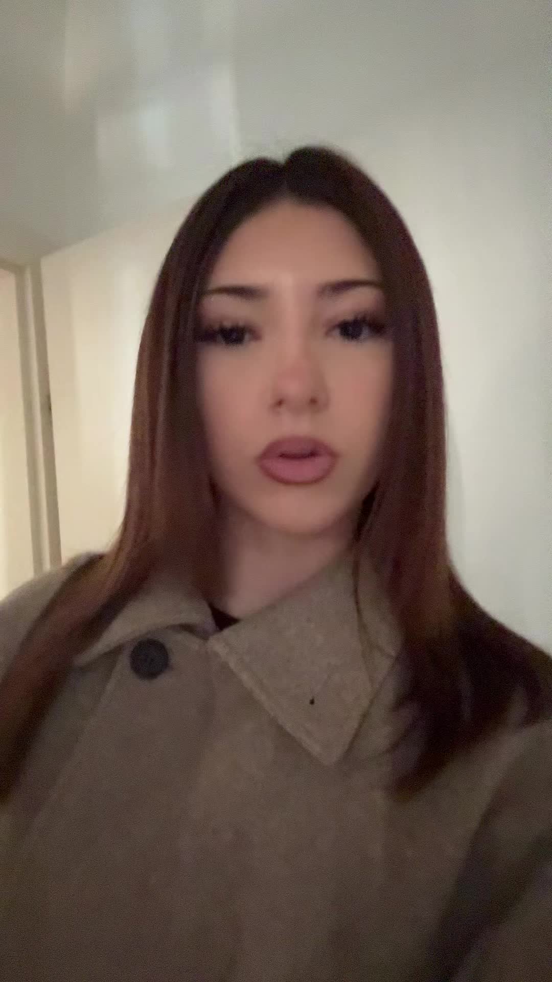 @𝒱.