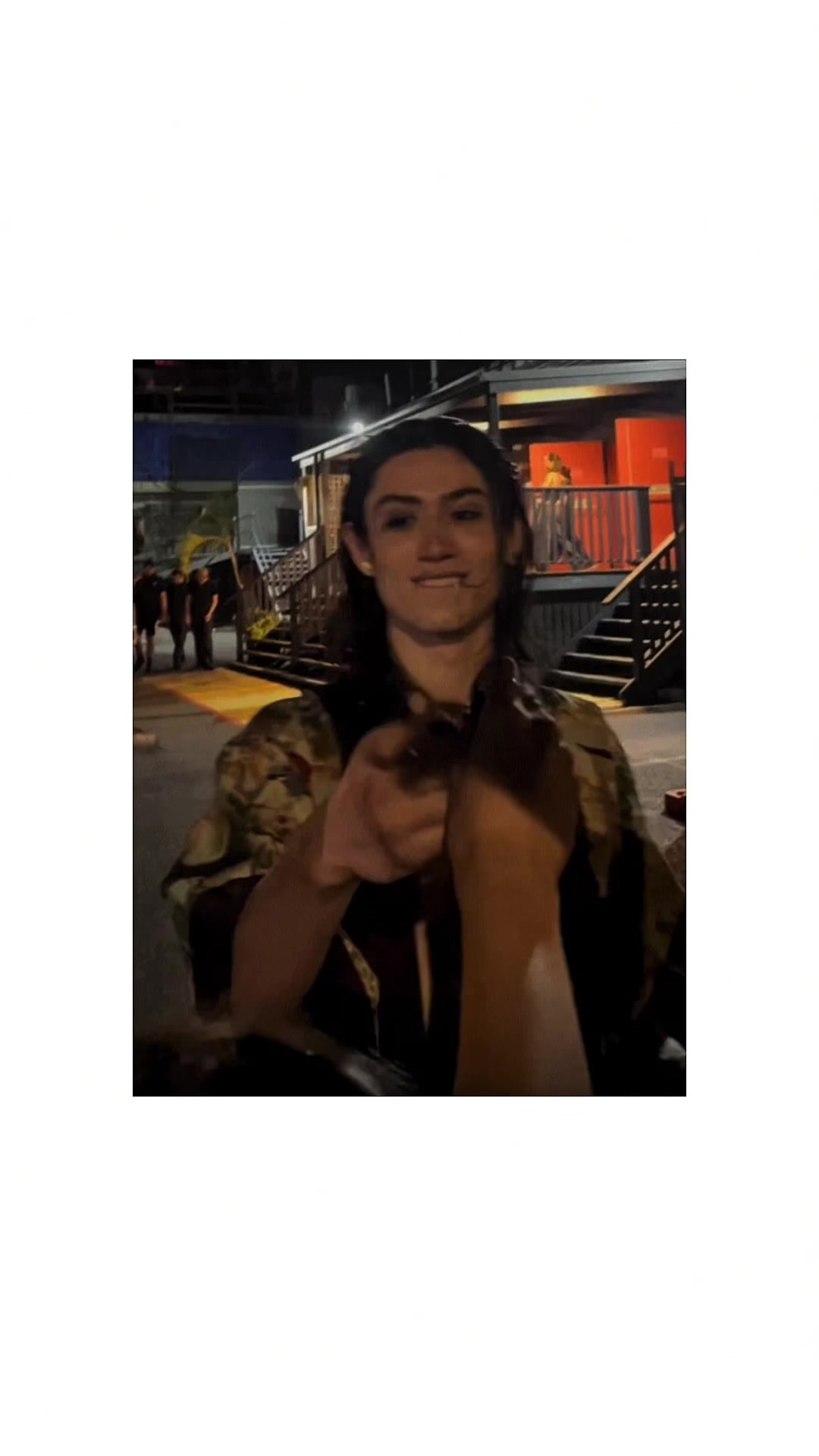 @<2