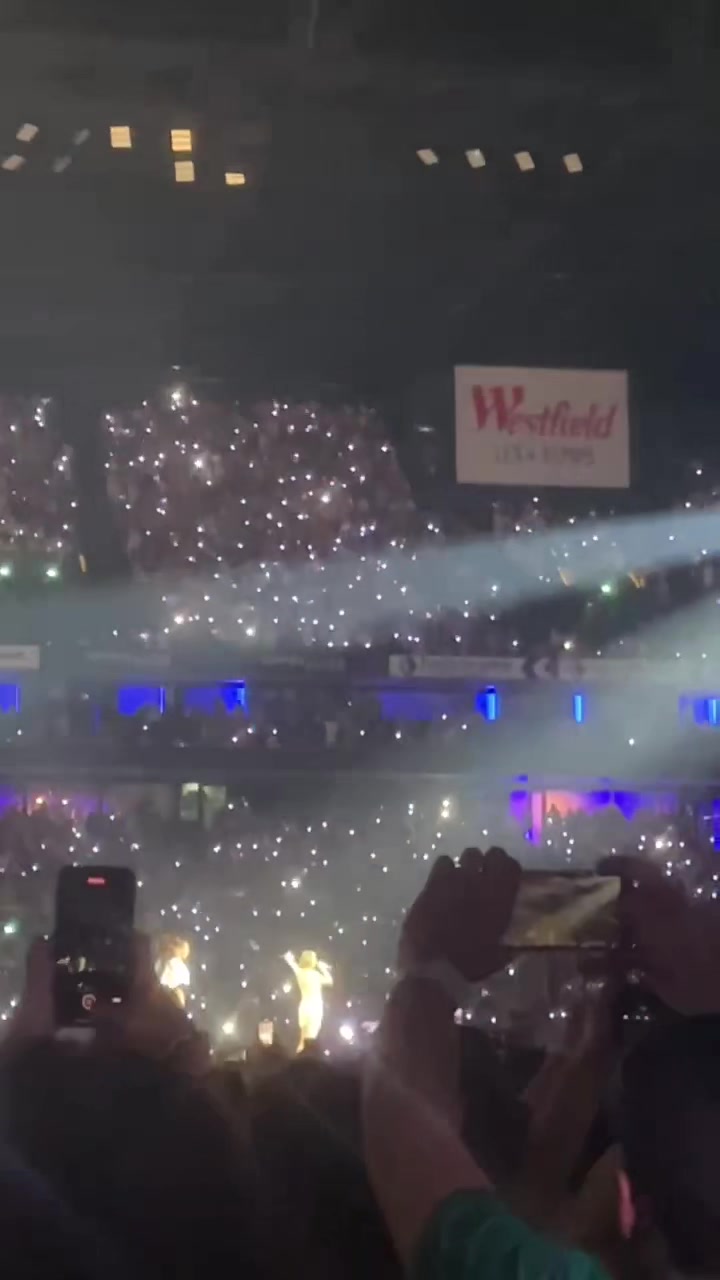 @𓂃꙳⋆videos from the eras tour