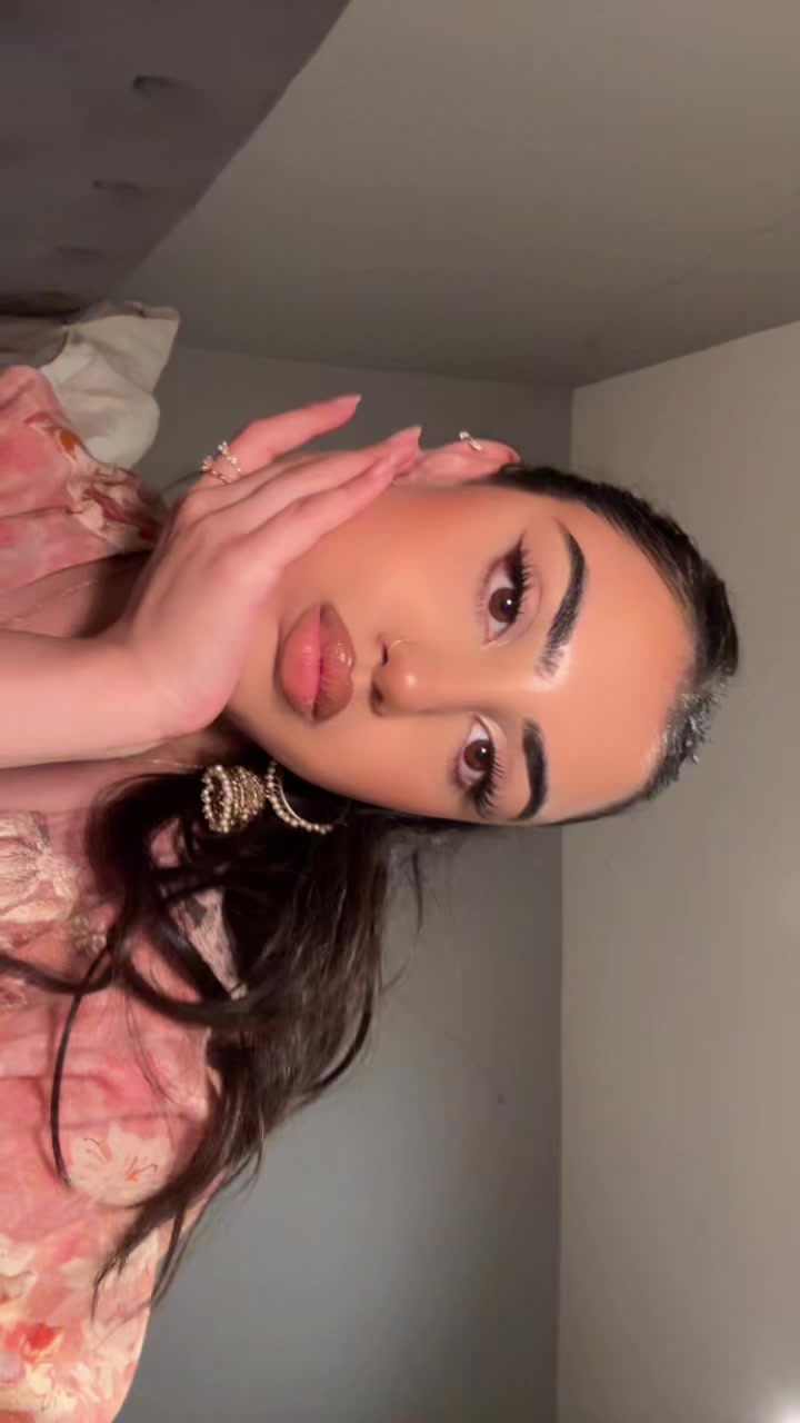 @arooj