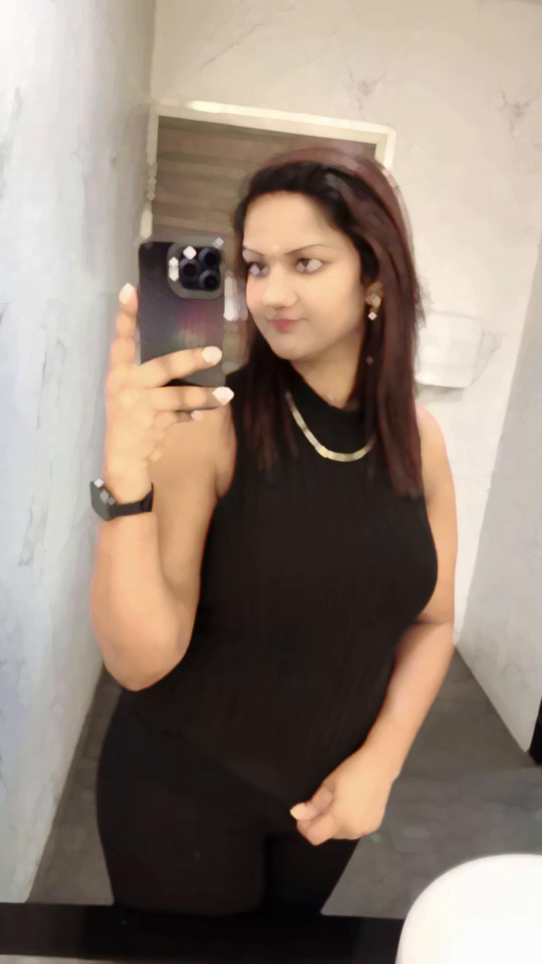 @Malini🖤💚✨🌻