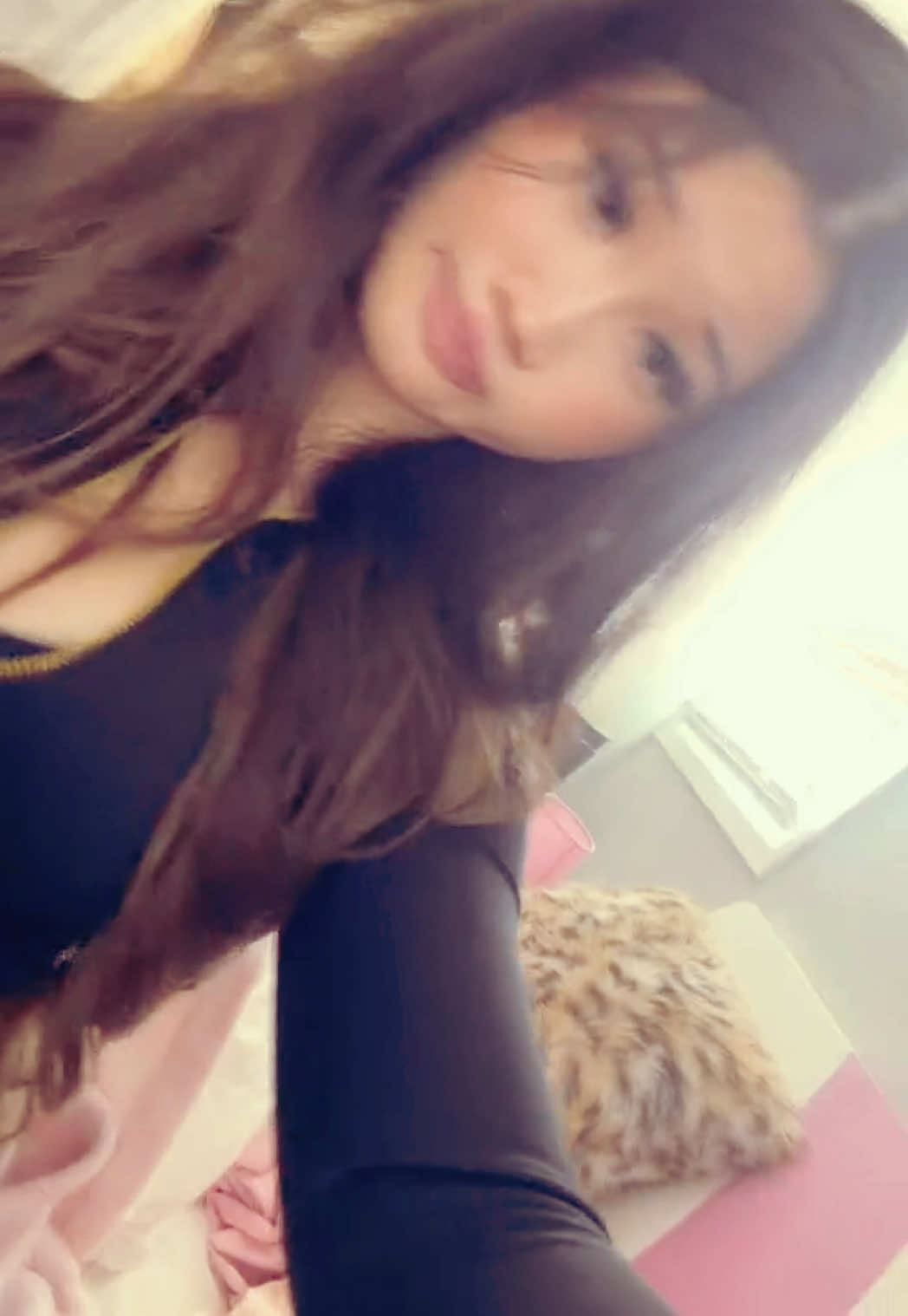 @isaqella