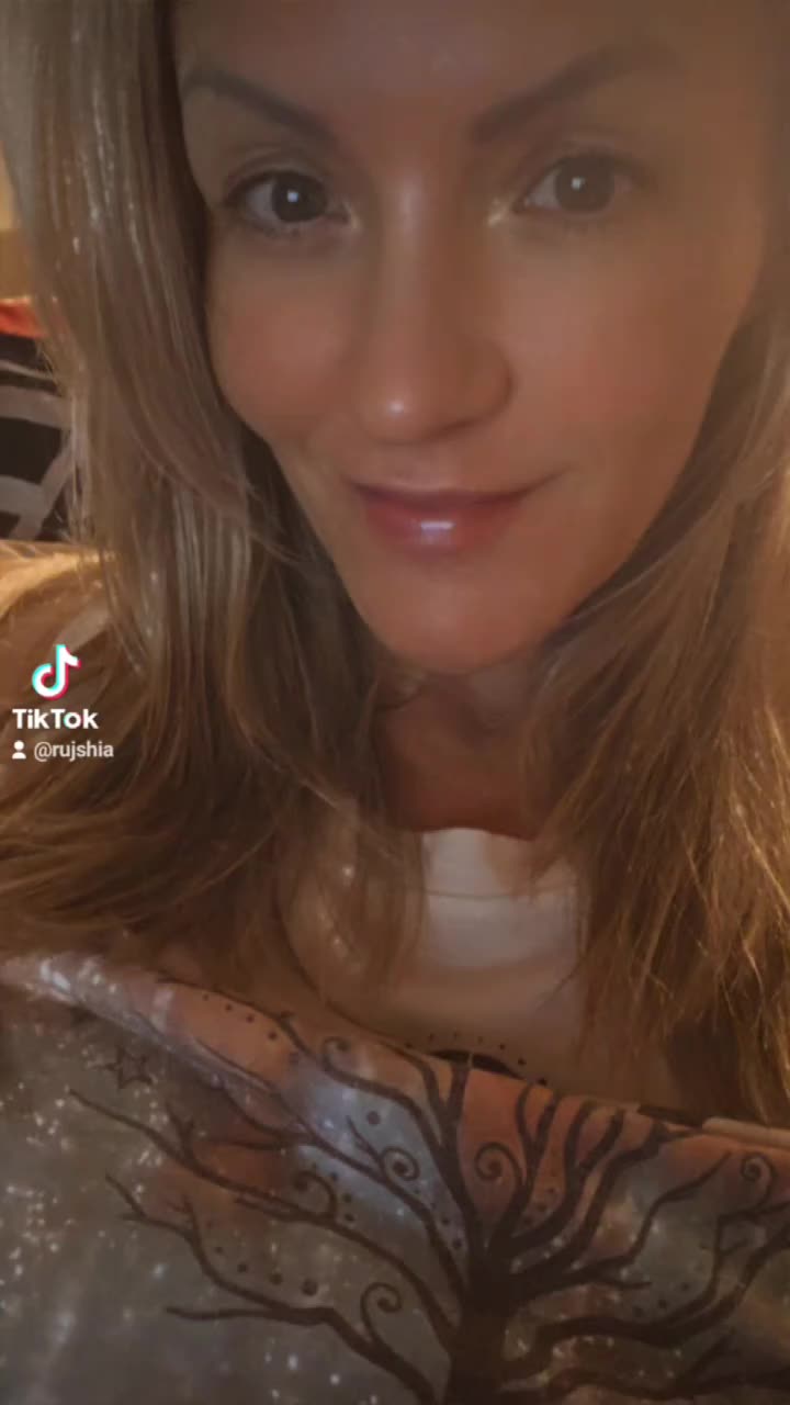 @Rujshia