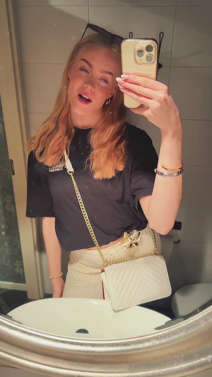 @neanoora