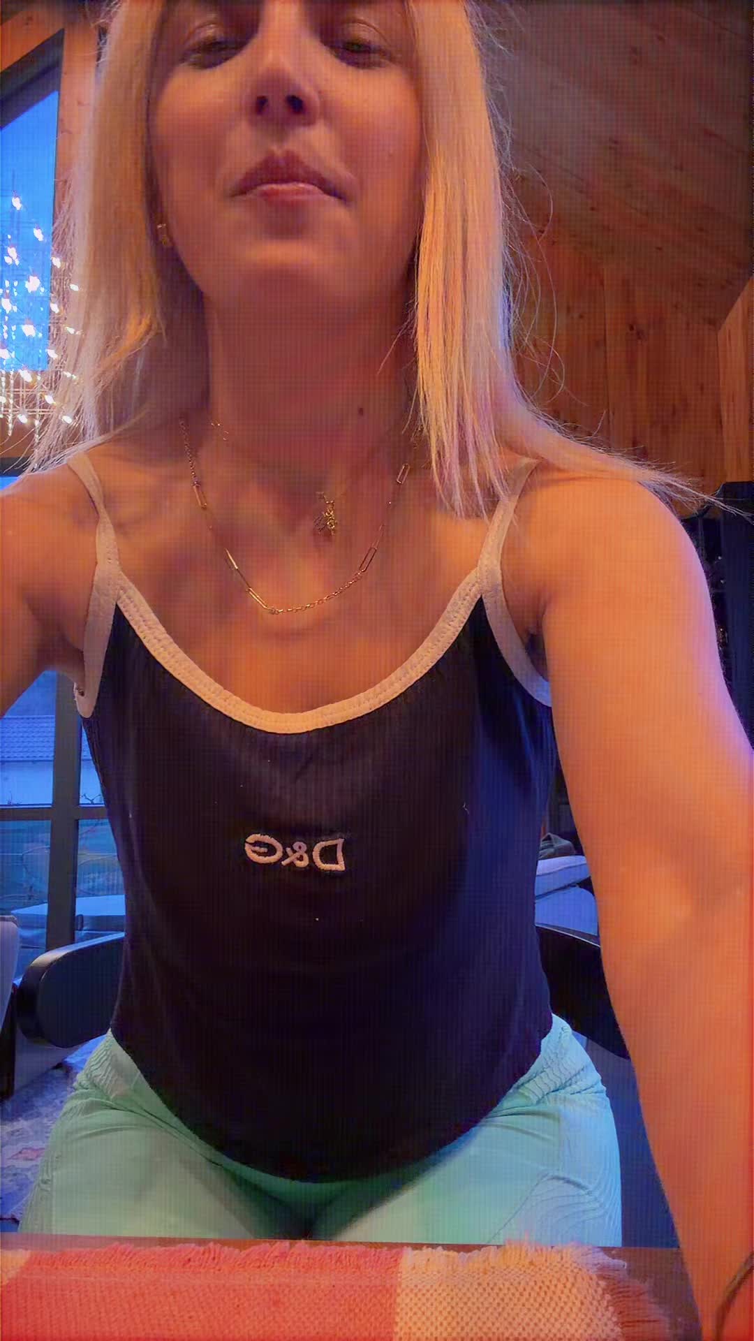 @Elena Laura.