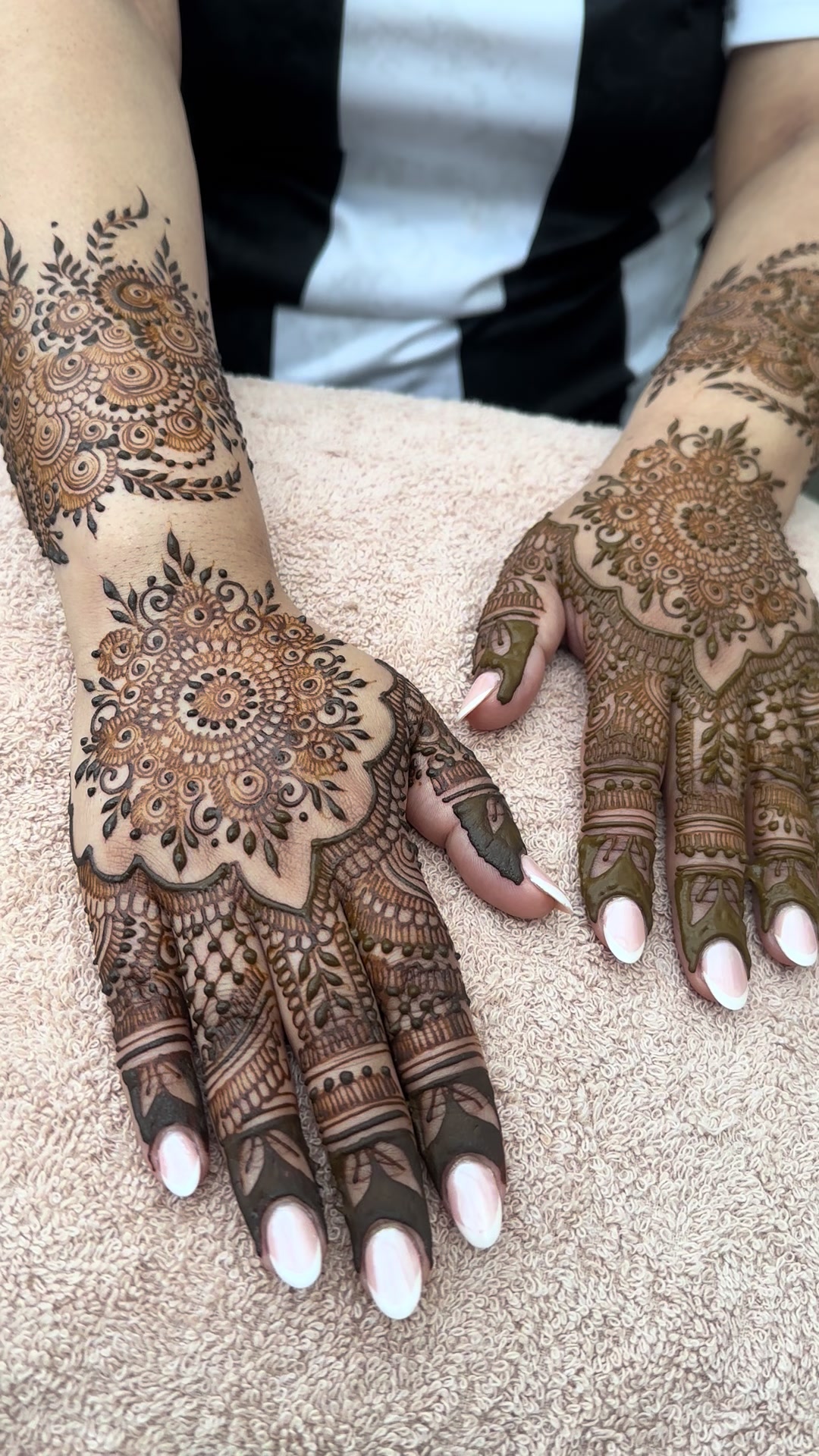 @Fiza Mehndi