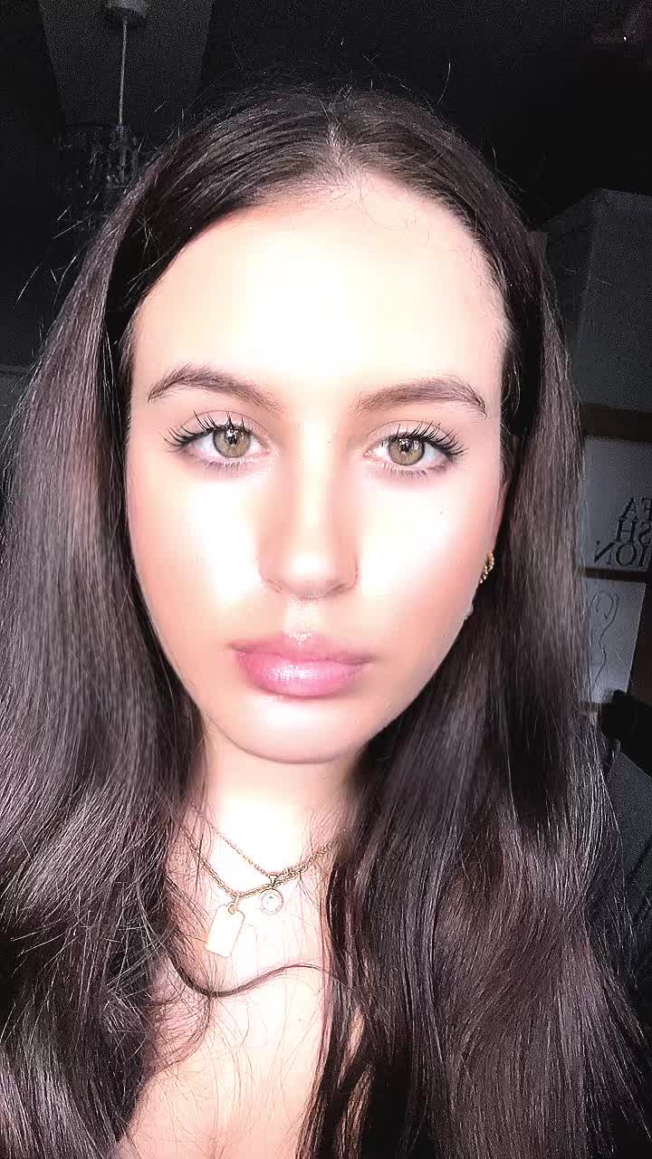 @𝐒𝐡𝐚𝐲𝐥𝐚💋ꨄ𝐕𝐚𝐮𝐠𝐡𝐚𝐧