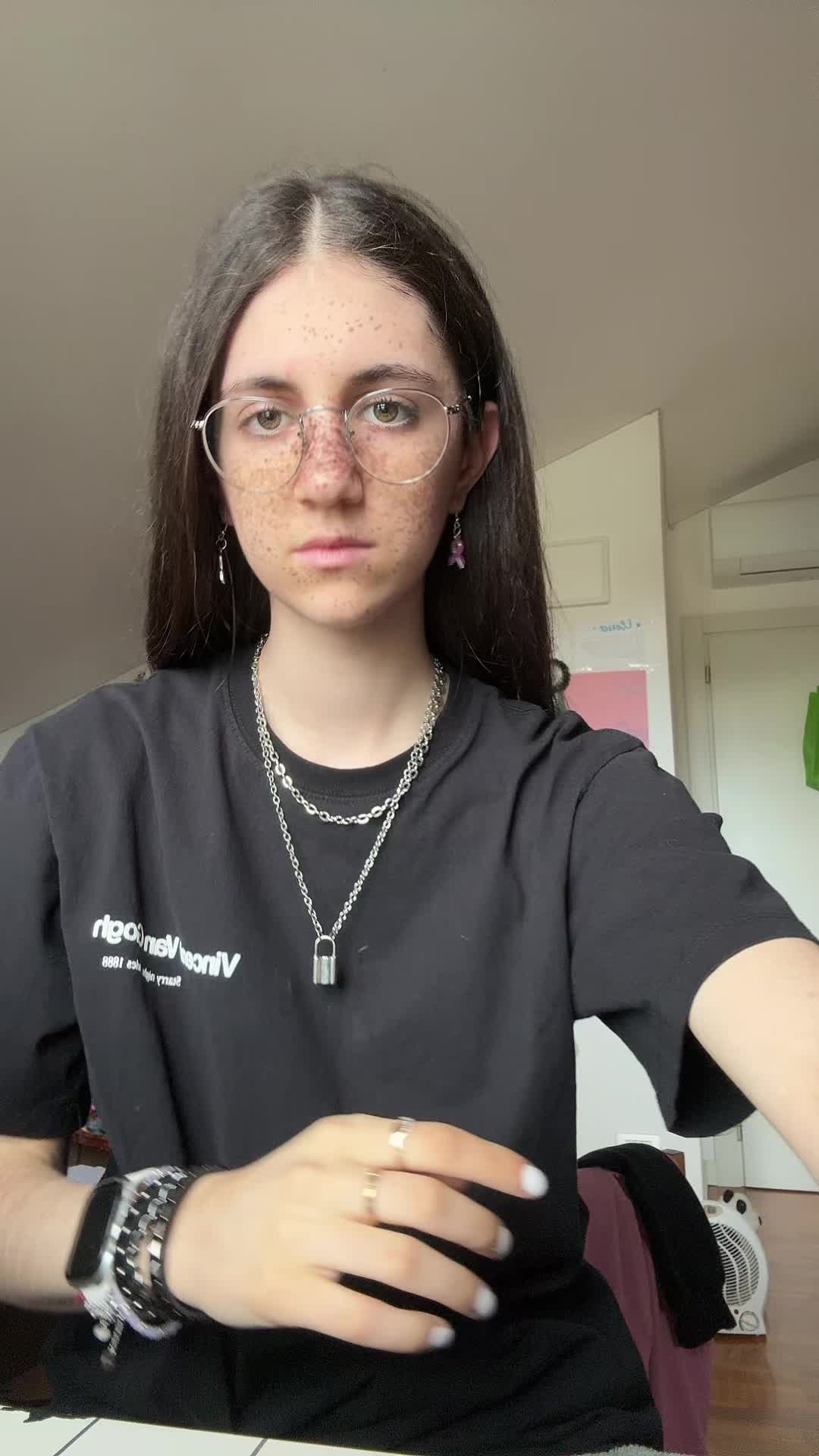 @elenina🎗️💜
