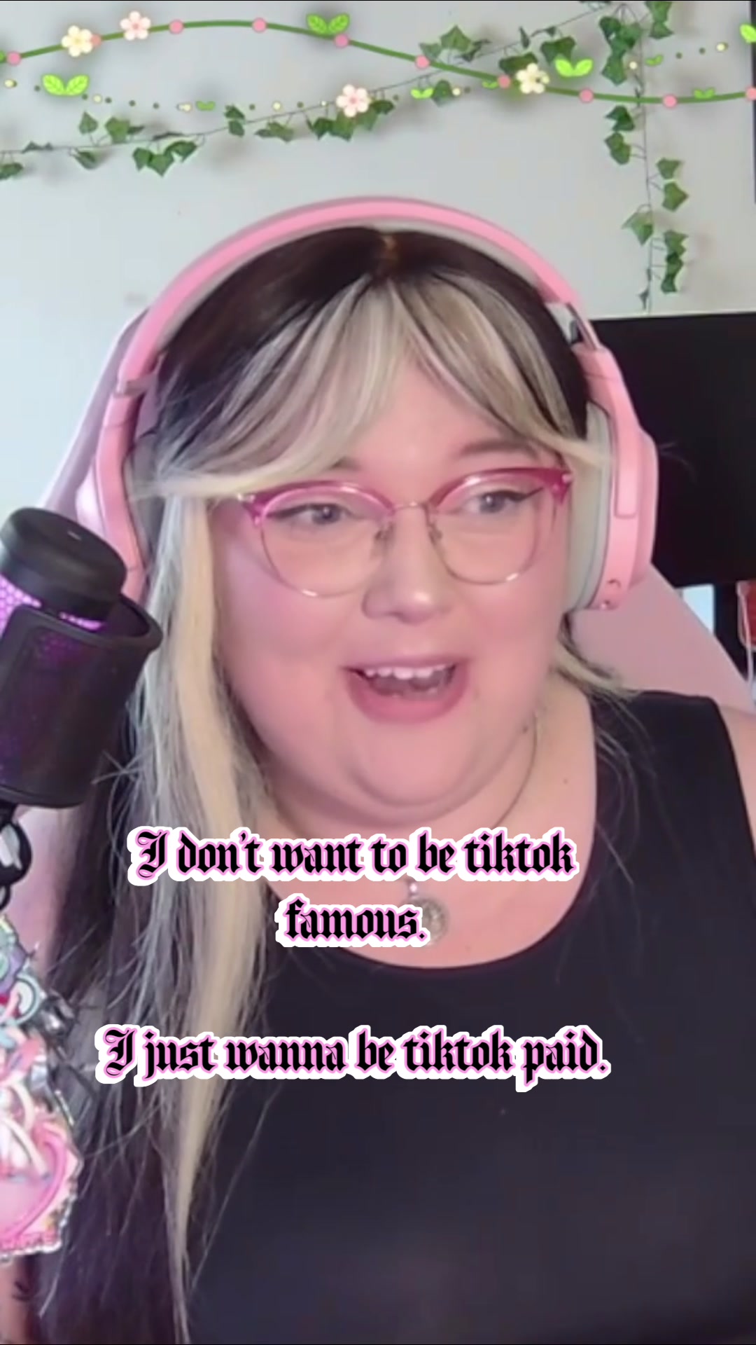 @clockworkfoxes | streamer
