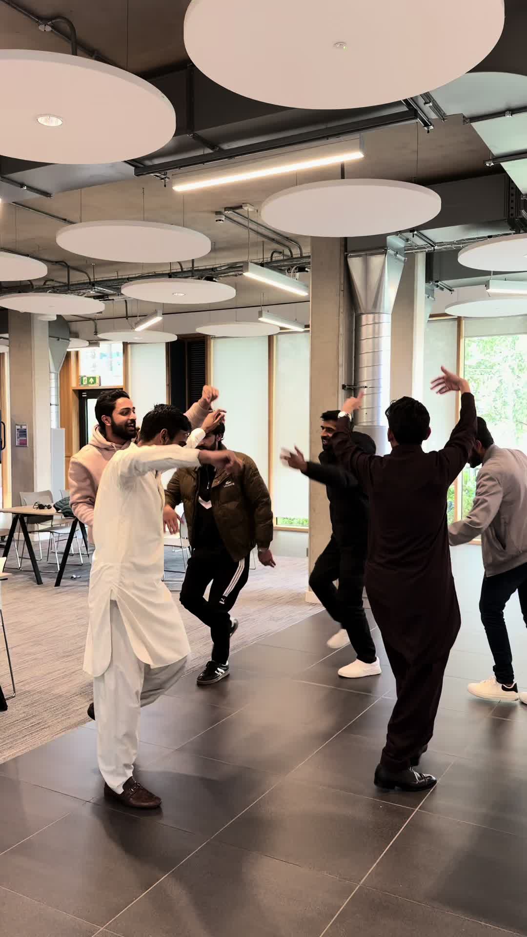@Buttitude 👑 🇵🇰🇬🇧