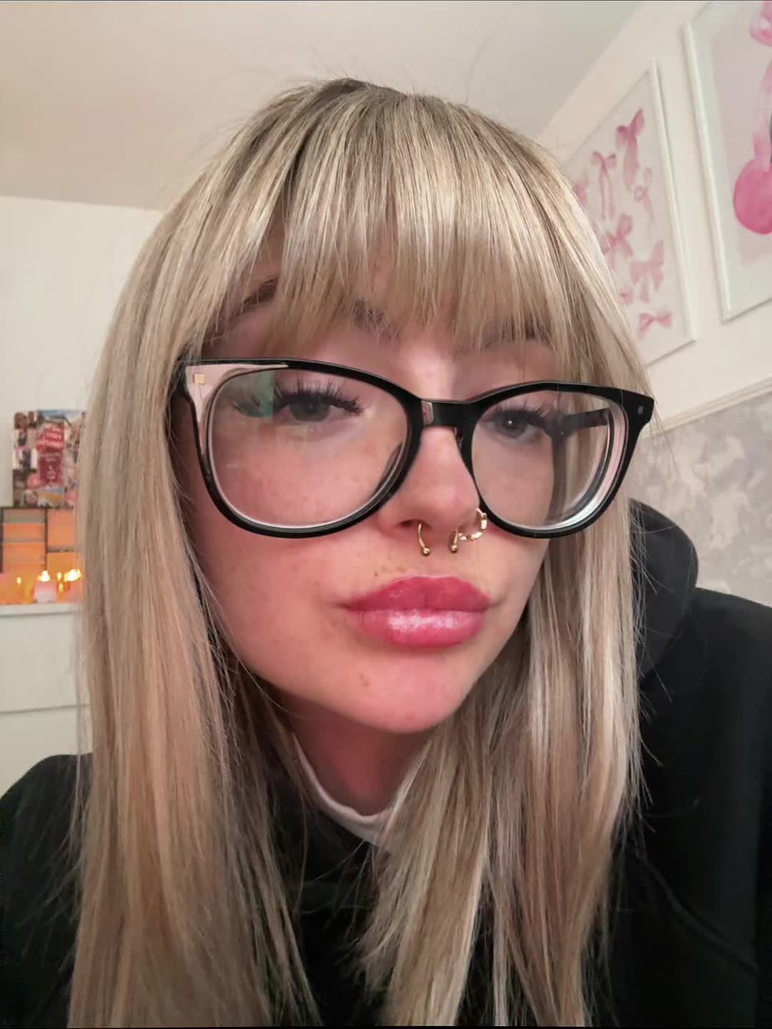@btchesbrokenblondie ๐ฉต