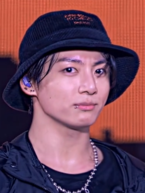 @Bโ แฅฃ๐าโฒ Tโแต ๐๐