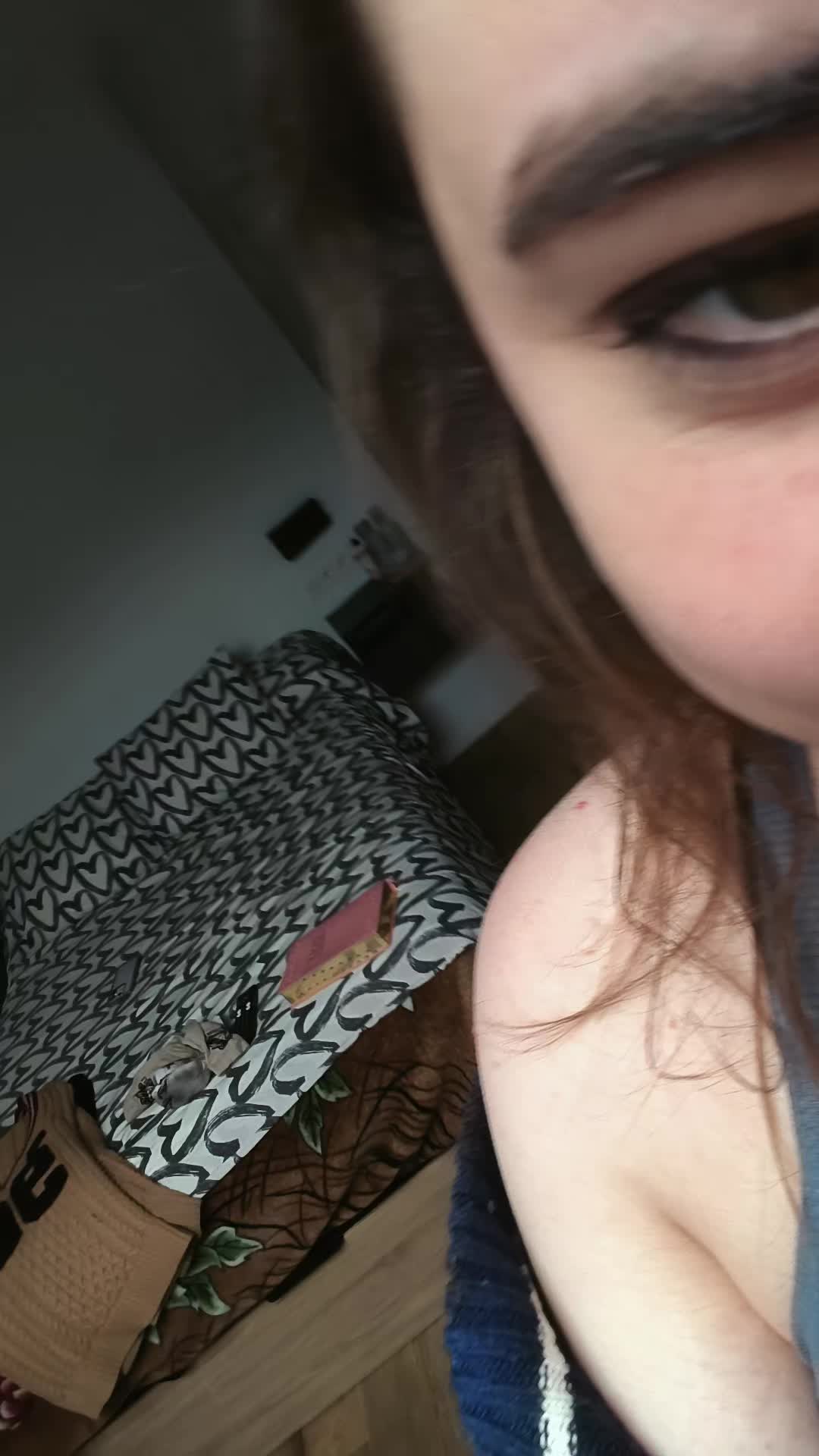 @yes I'm Yleniavs,u found me 🤭
