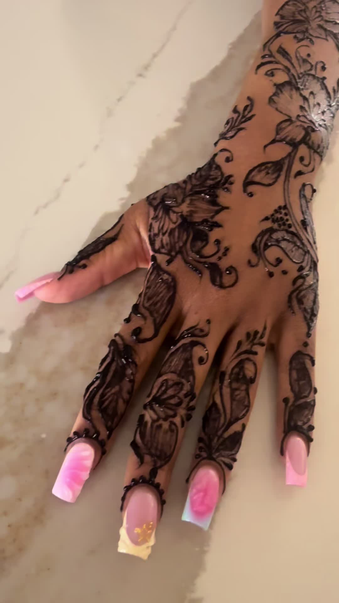 @ghennadesign