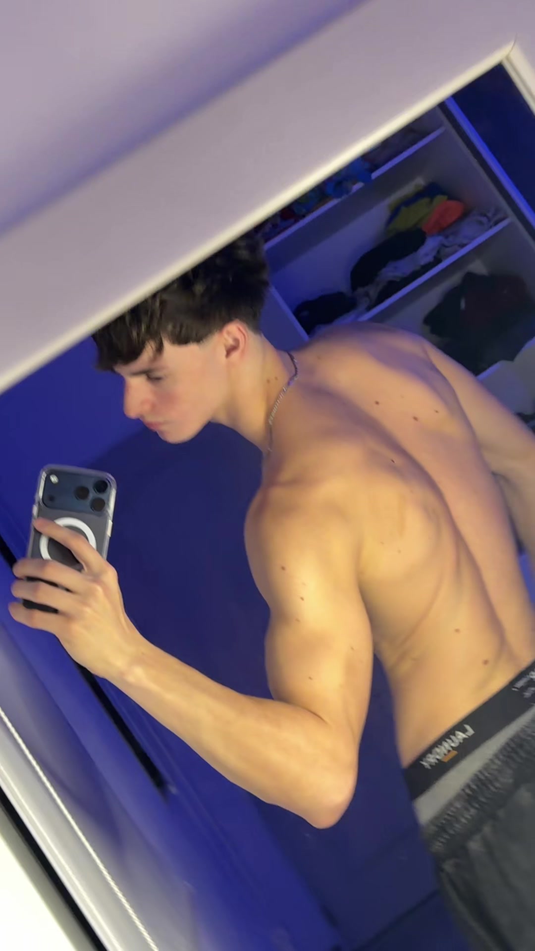 @aaron.shm. 🏳️