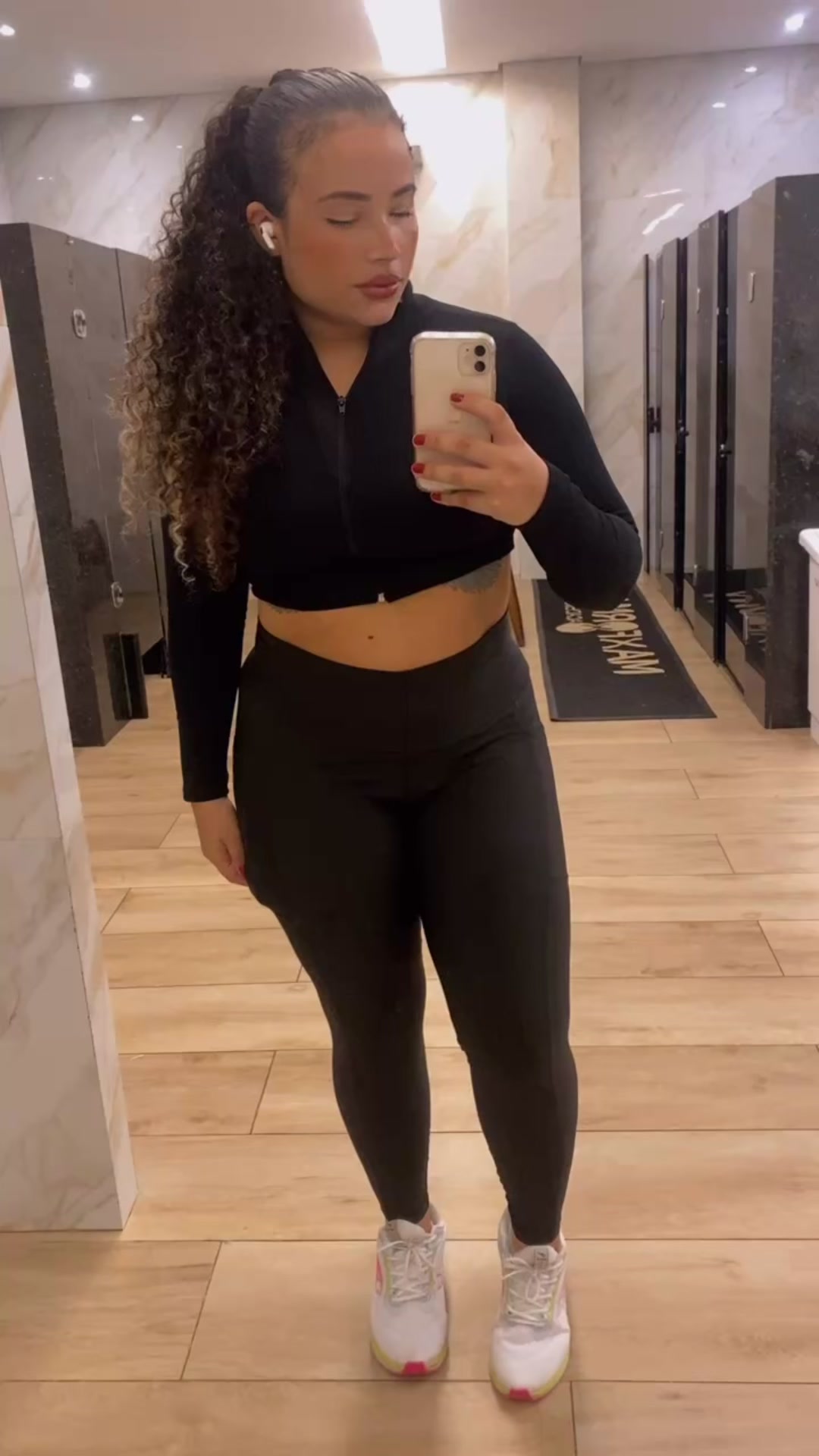 @Y ✨