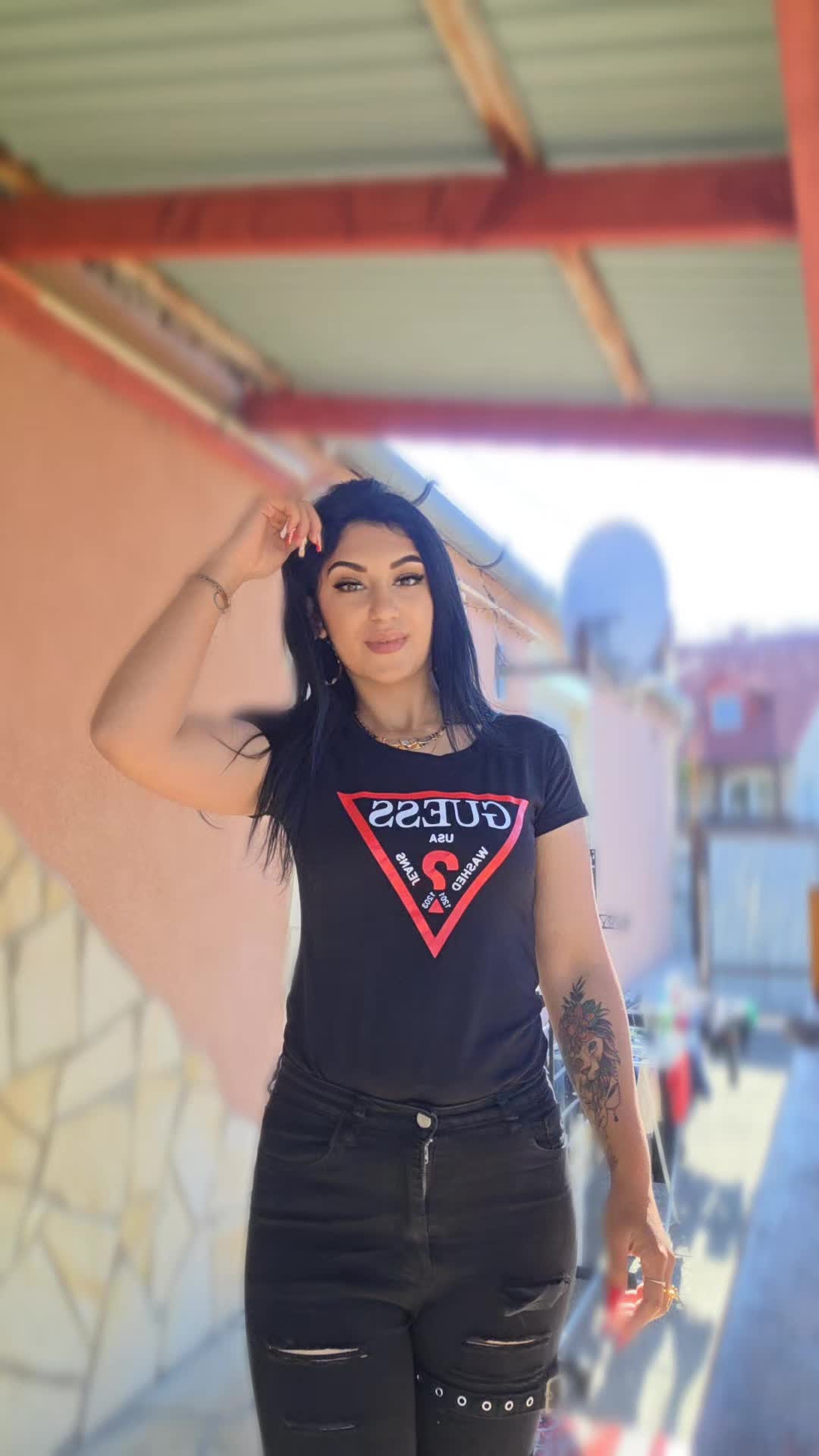 @•D•