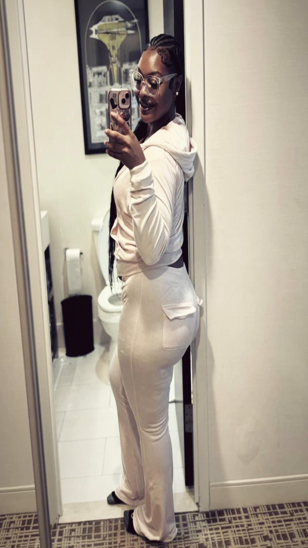 @julliatania__