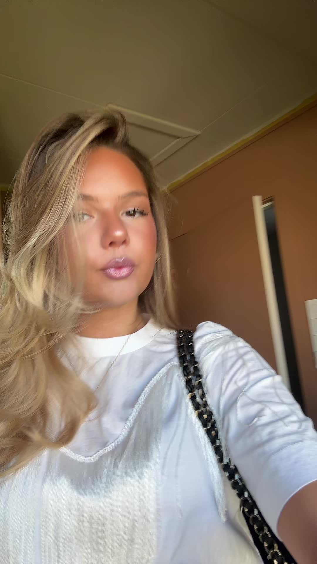 @OLIVIA FURUHOLMEN