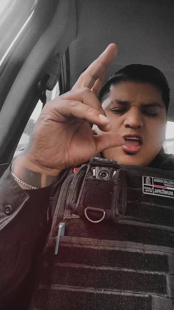 @Leo Barber Negro