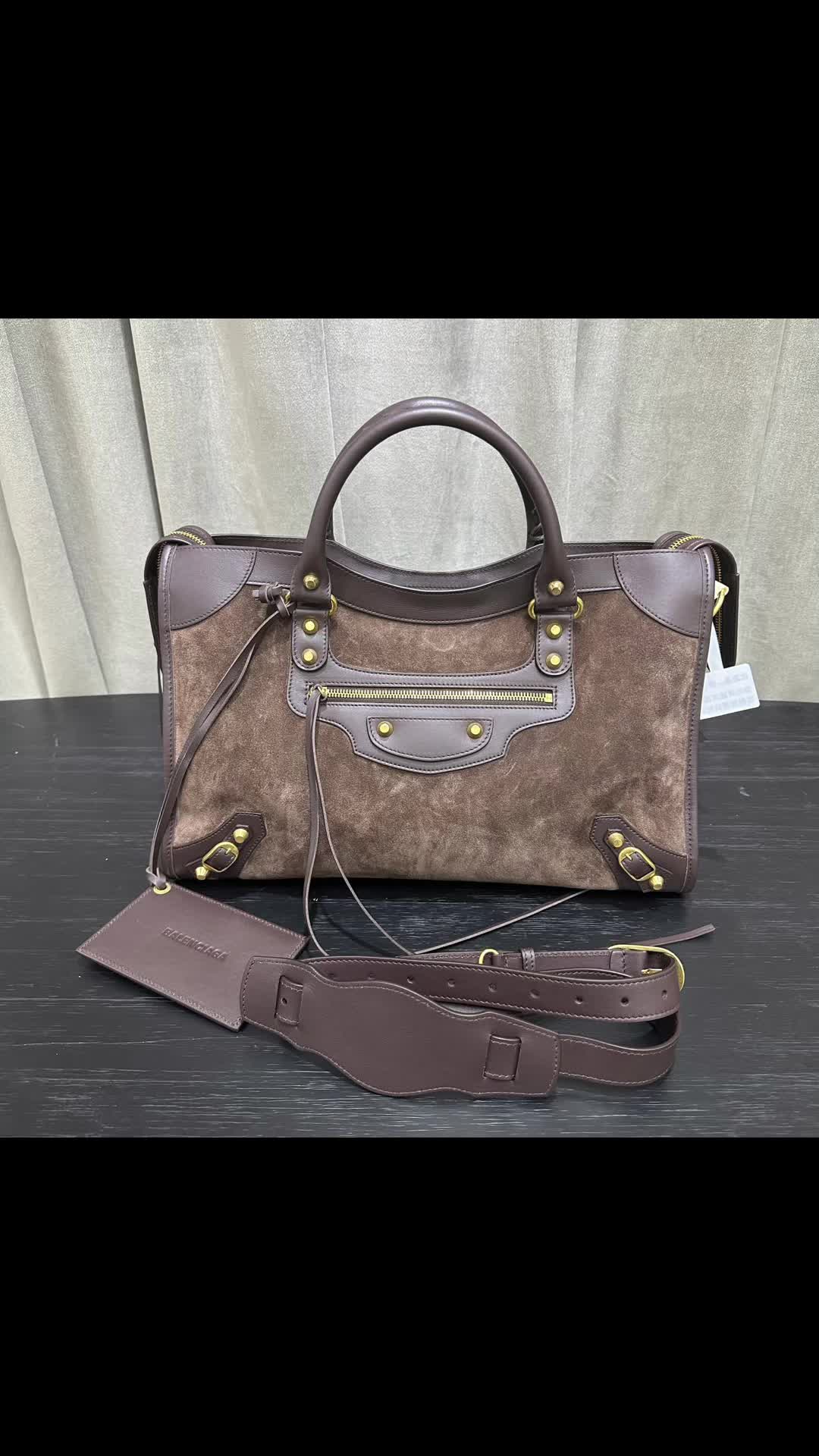 @Couture Carry Club