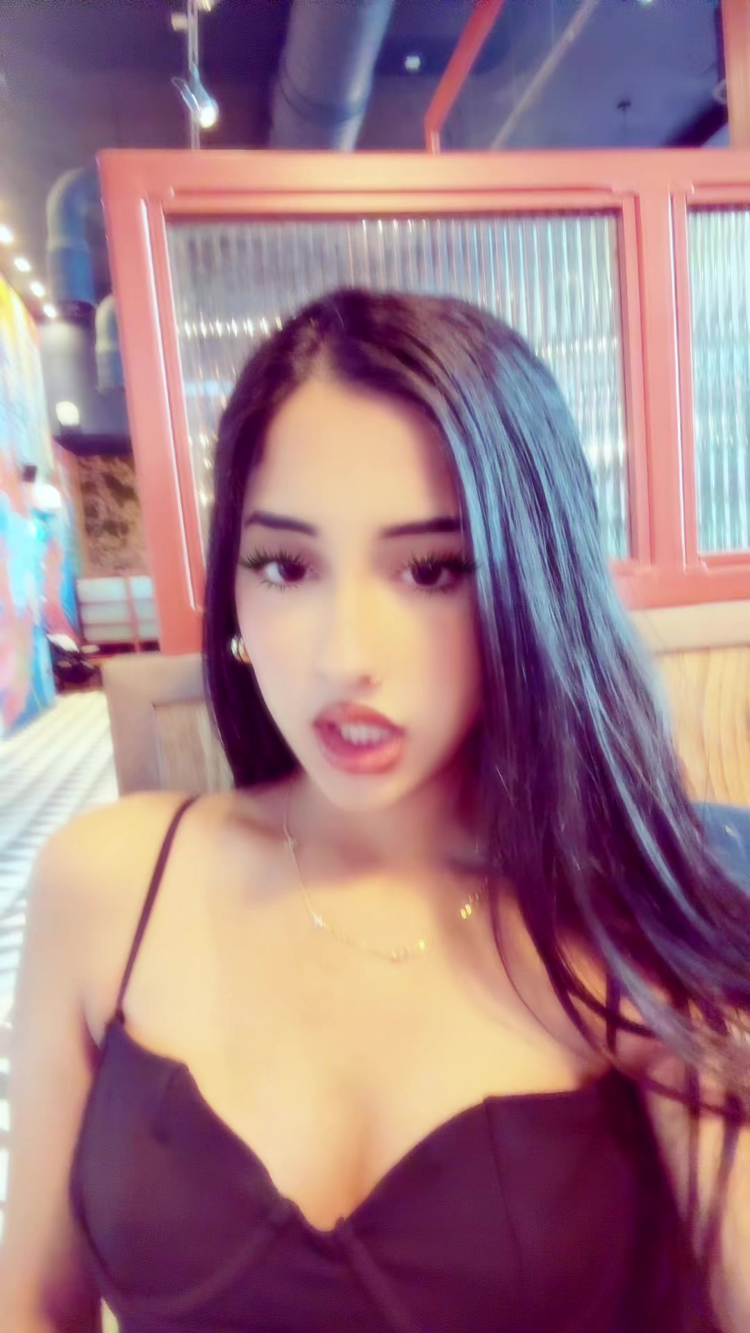 @anuxo_