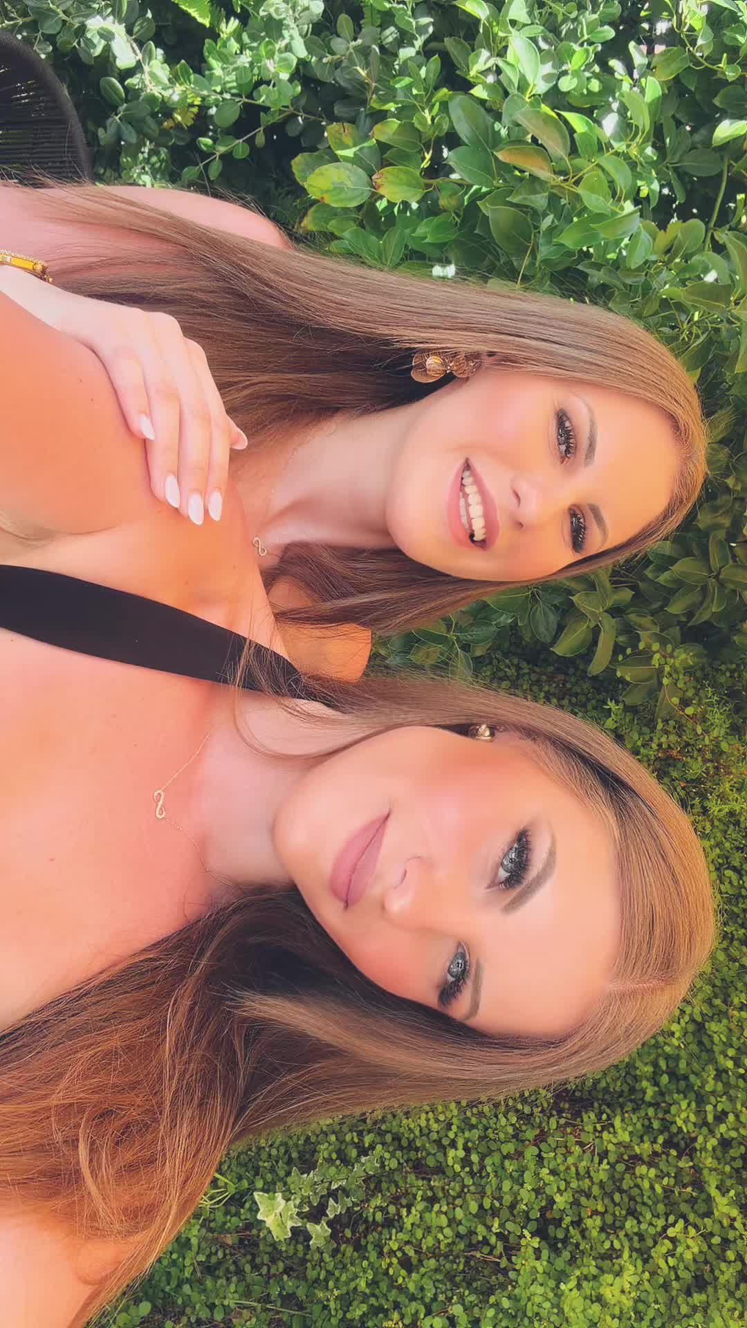 @Dezmaric_twins