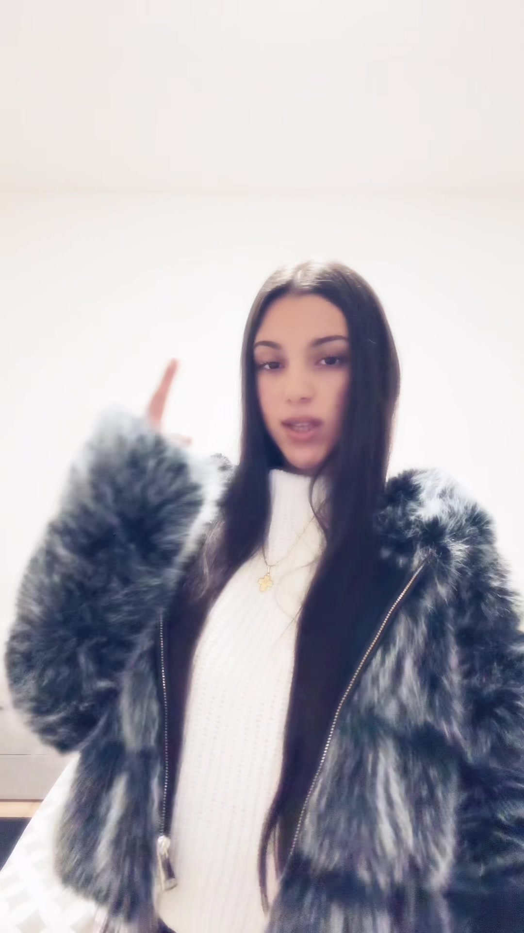 @Thereal𝓵𝓪𝓿𝓲𝓷𝓲𝓪💋