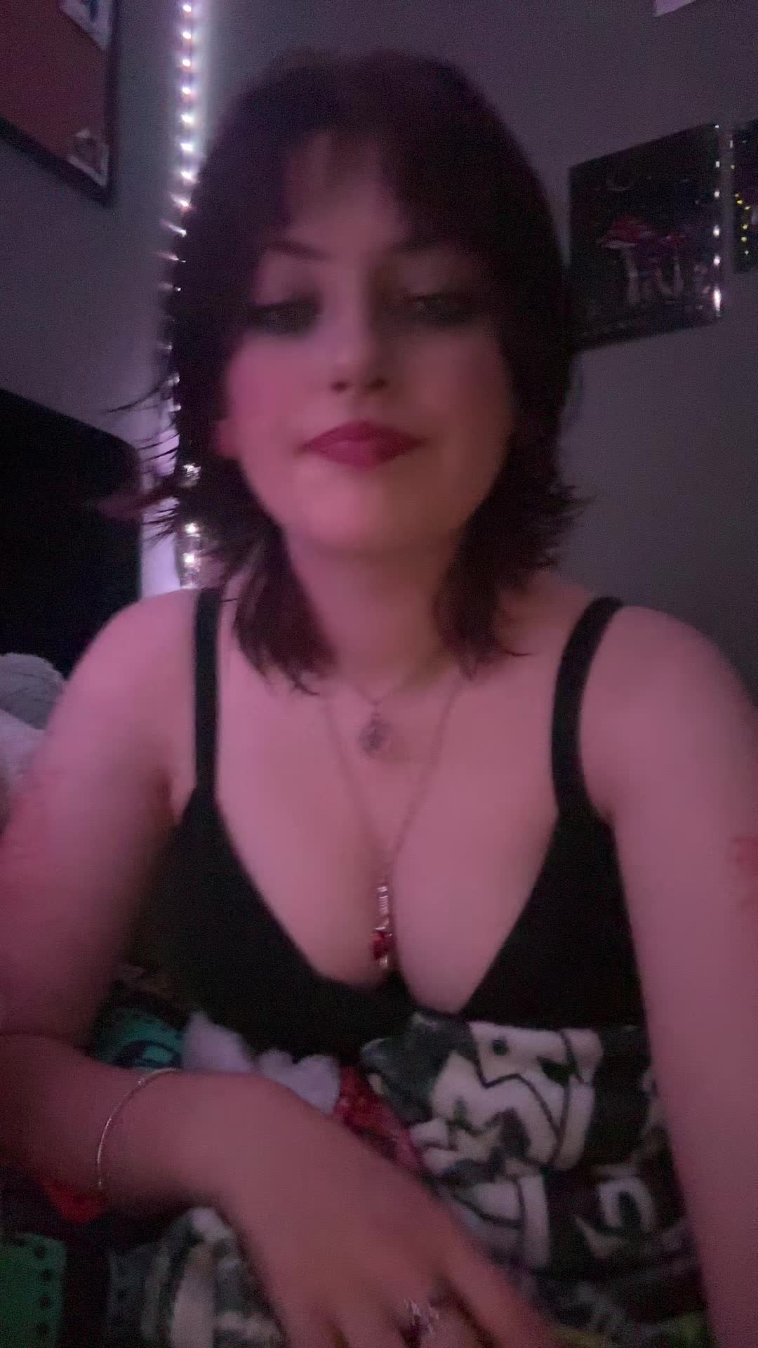 @izzy daisy