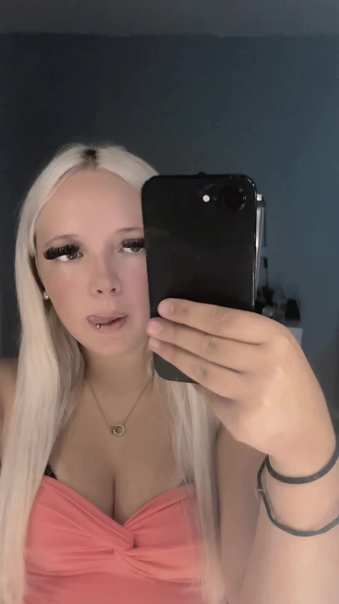 @🫰🫰